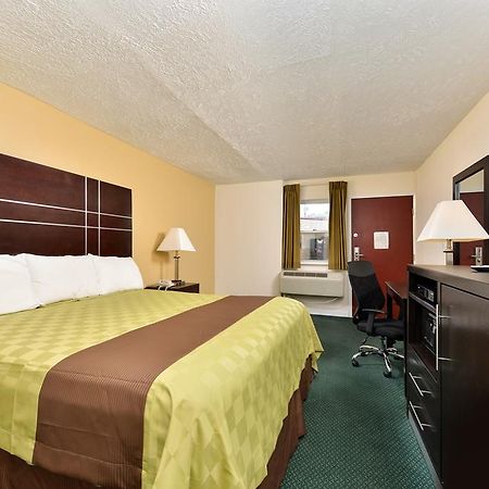 Americas Best Value Inn - Port Jefferson Station - Long Island Ruang foto