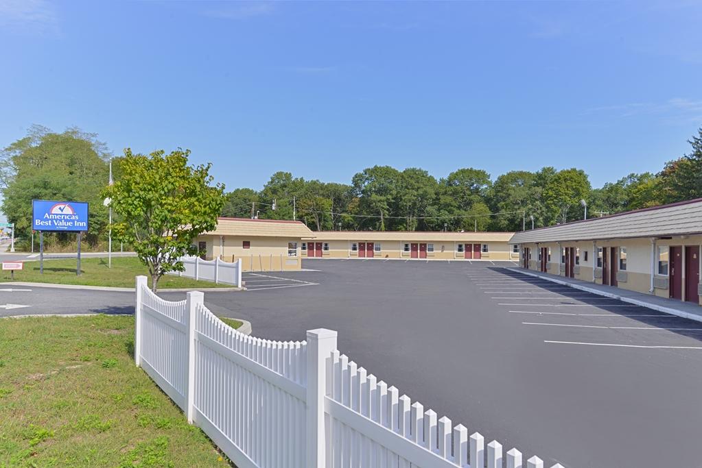 Americas Best Value Inn - Port Jefferson Station - Long Island Bagian luar foto