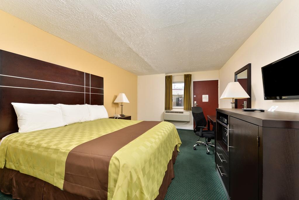 Americas Best Value Inn - Port Jefferson Station - Long Island Ruang foto