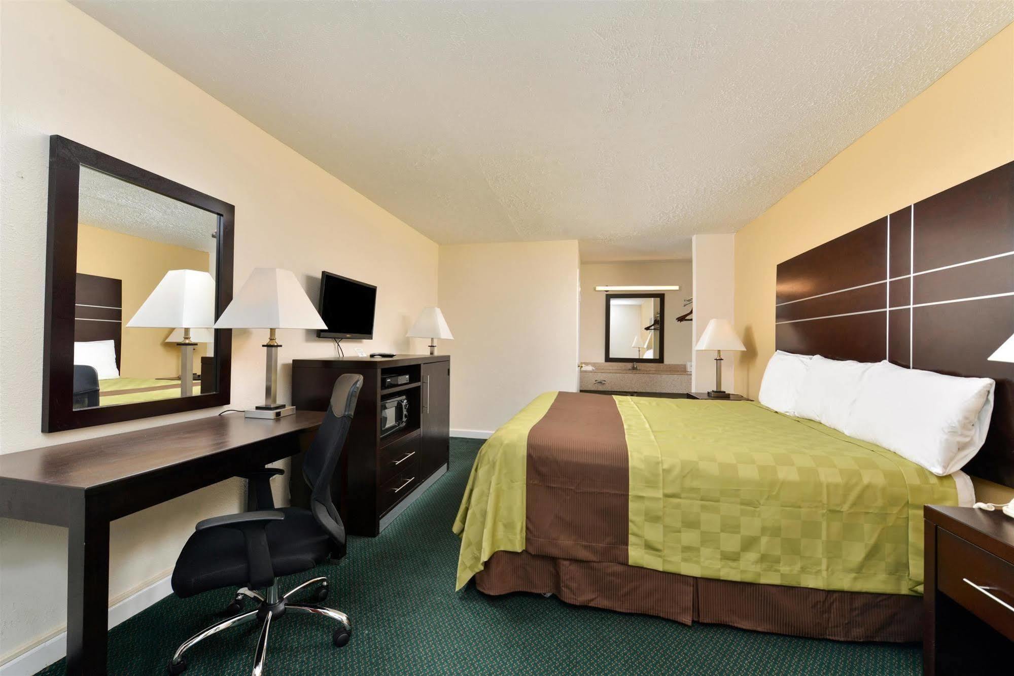 Americas Best Value Inn - Port Jefferson Station - Long Island Bagian luar foto