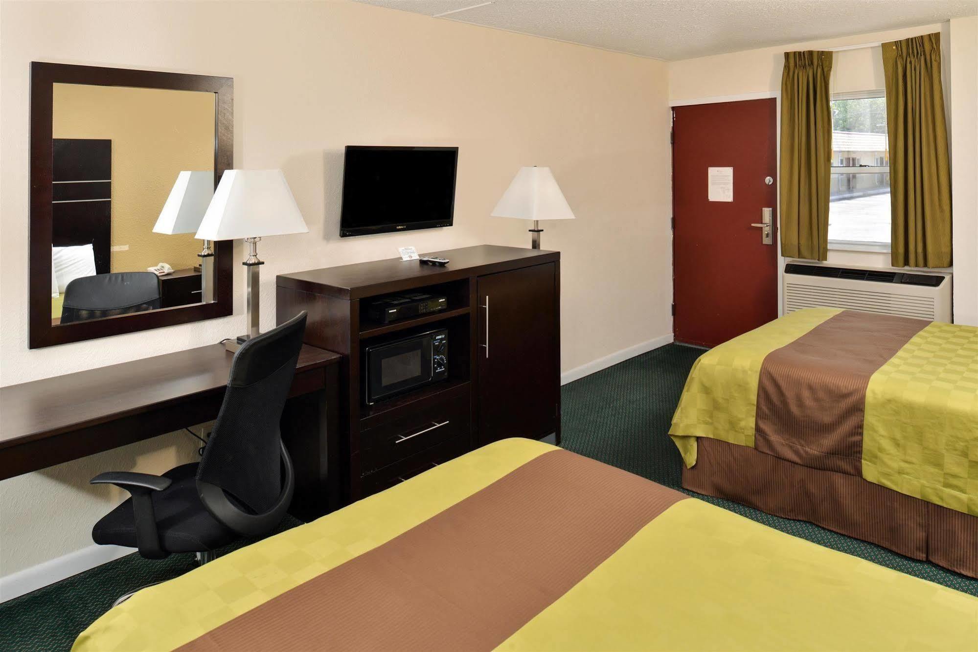 Americas Best Value Inn - Port Jefferson Station - Long Island Bagian luar foto