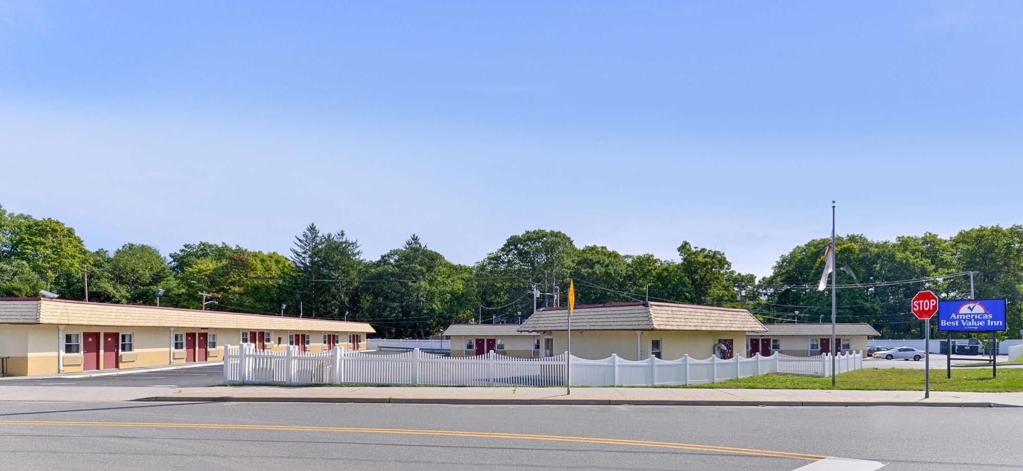 Americas Best Value Inn - Port Jefferson Station - Long Island Bagian luar foto