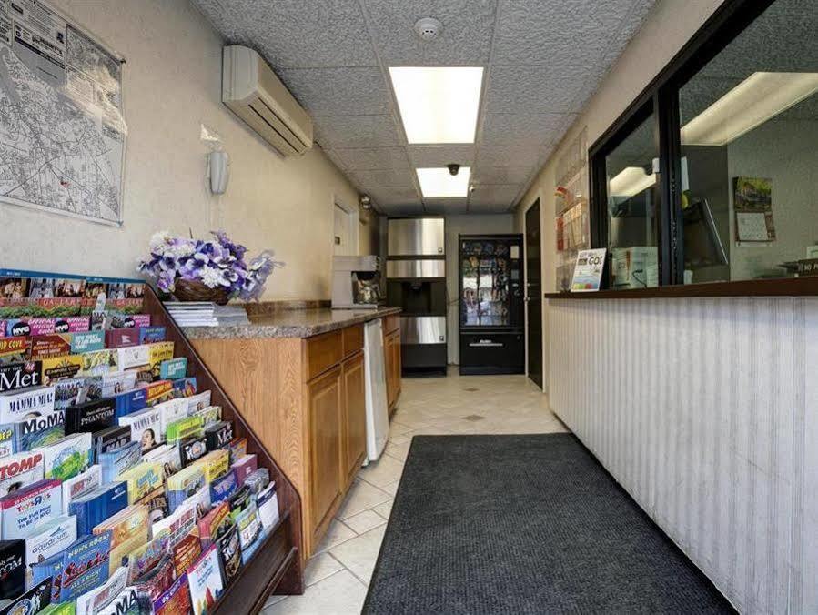 Americas Best Value Inn - Port Jefferson Station - Long Island Bagian luar foto