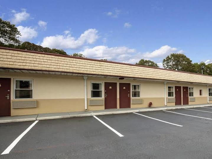 Americas Best Value Inn - Port Jefferson Station - Long Island Bagian luar foto